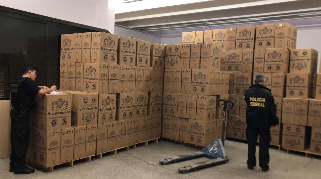 Quadrilhas ligadas a contrabando de cigarros s&atilde;o alvos da PF no RS 