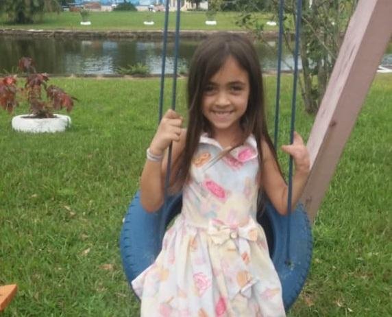Menina nasceu com m&aacute; forma&ccedil;&atilde;o &oacute;ssea e sofre com dores