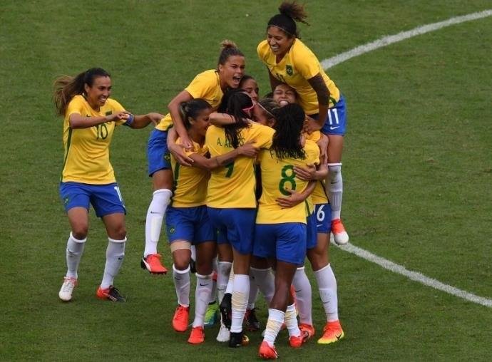 Fifa quer duplicar n&uacute;mero de jogadoras de futebol at&eacute; 2026 