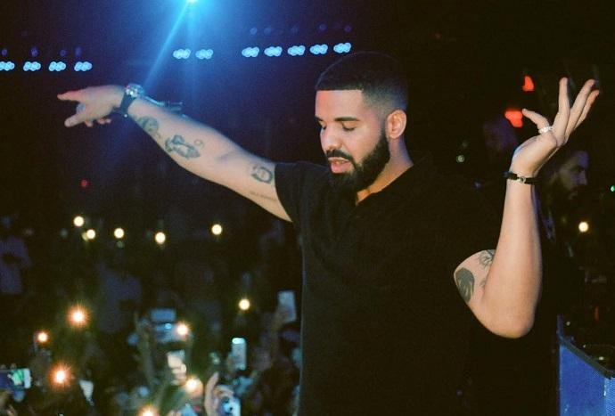 Cantor tamb&eacute;m aparece na lista de &aacute;lbuns mais escutados, com "Views" e "Scorpion"