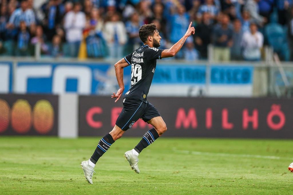 Juninho Capixaba tem buscado corrigir a parte defensiva