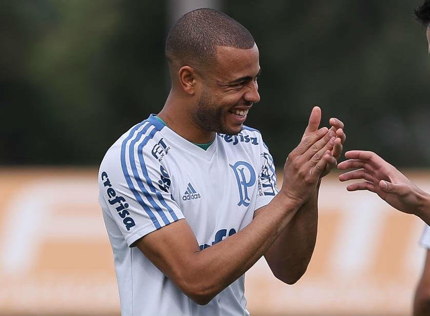 Mayke est&aacute; liberado para enfrentar o Gr&ecirc;mio no domingo
