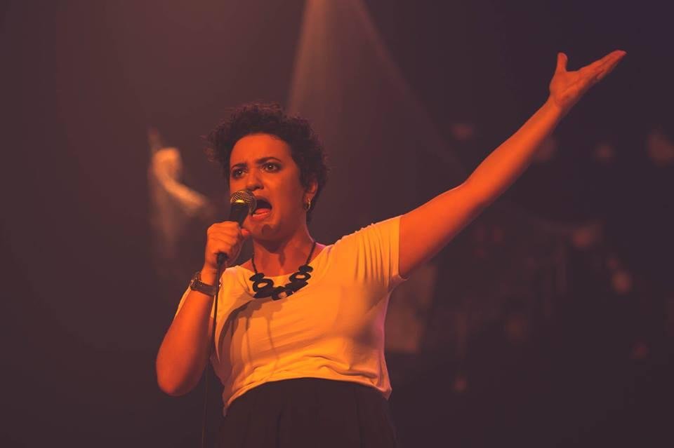 Camila Lopez apresenta "Tributo  Elis Regina" no domingo