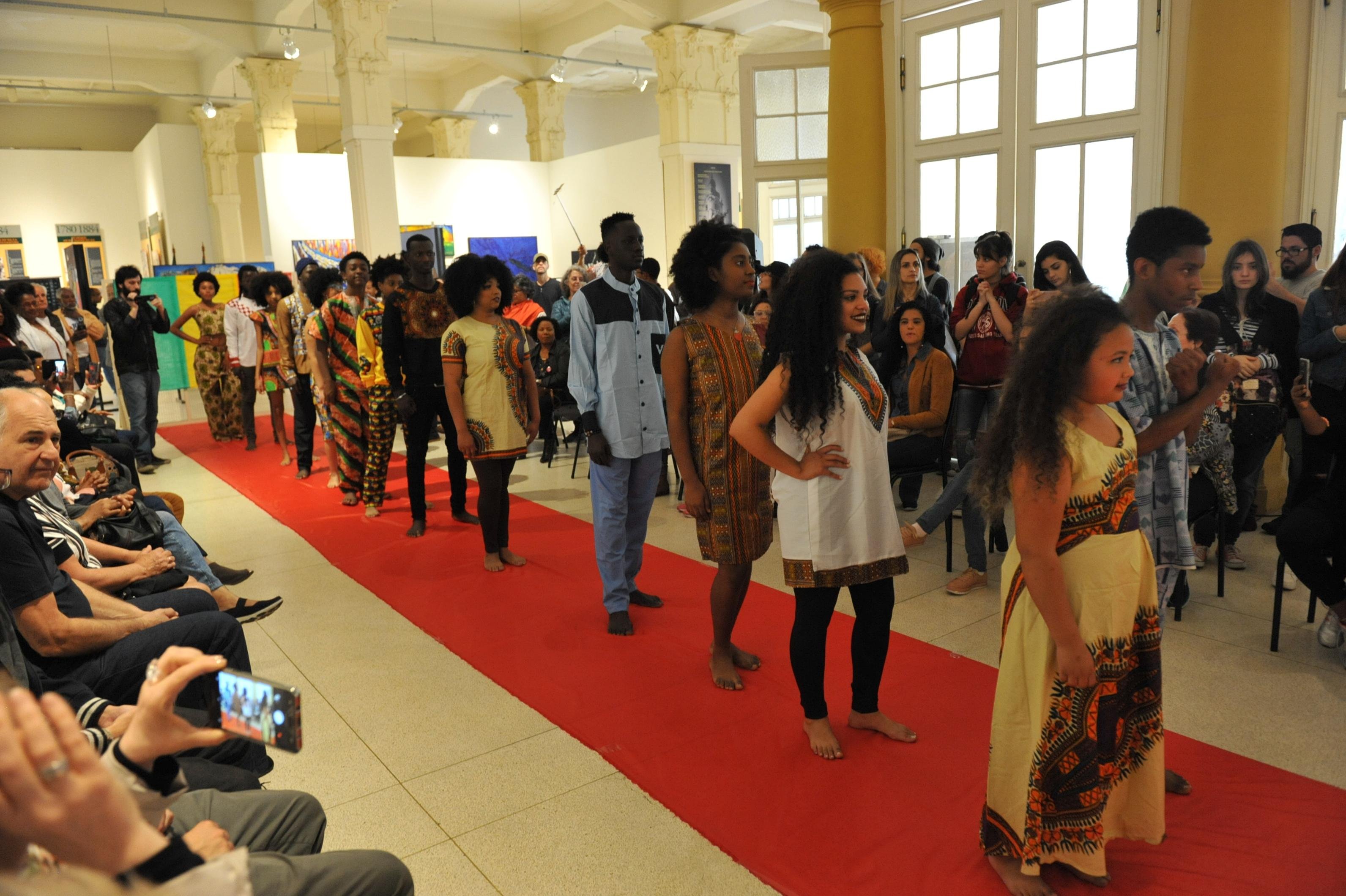Neste s&aacute;bado ocorrem desfiles da moda senegalesa 