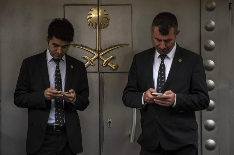Seguran&ccedil;as guardam entrada do consulado saudita em Istambul