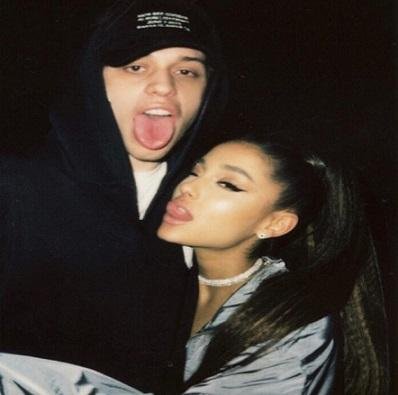 Ariana e Pete haviam anunciado o noivado em maio