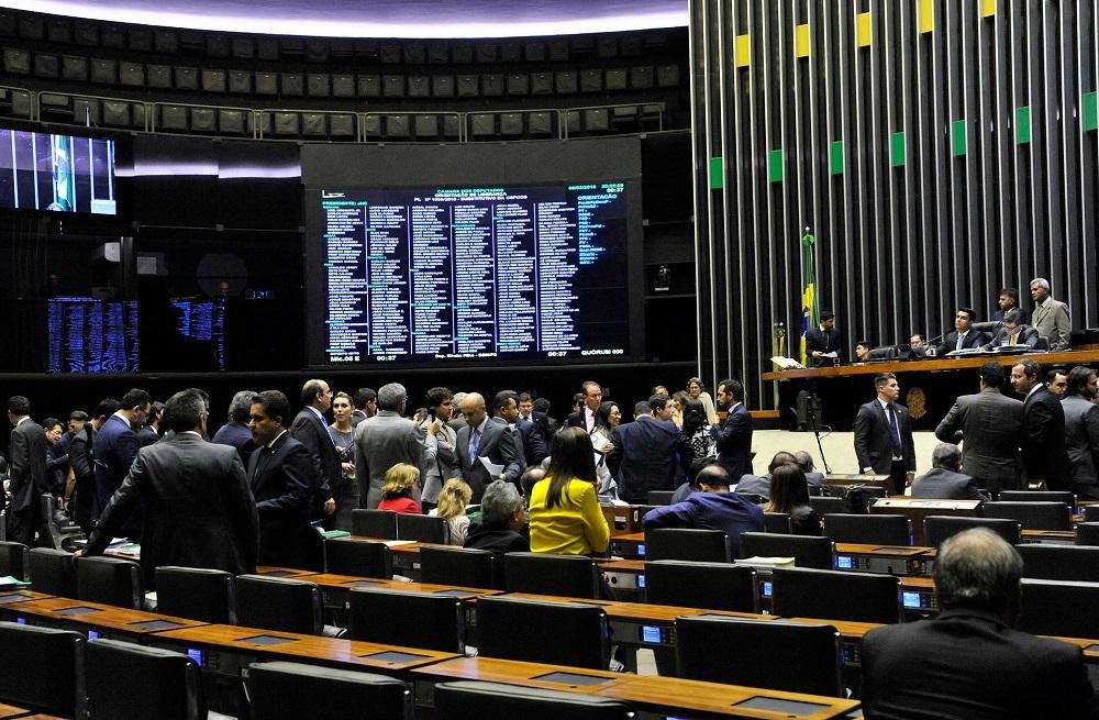 Cai n&uacute;mero de deputados eleitos com votos pr&oacute;prios em 2018