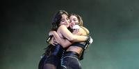 Camila Cabello divide palco com Anitta em show no Brasil 