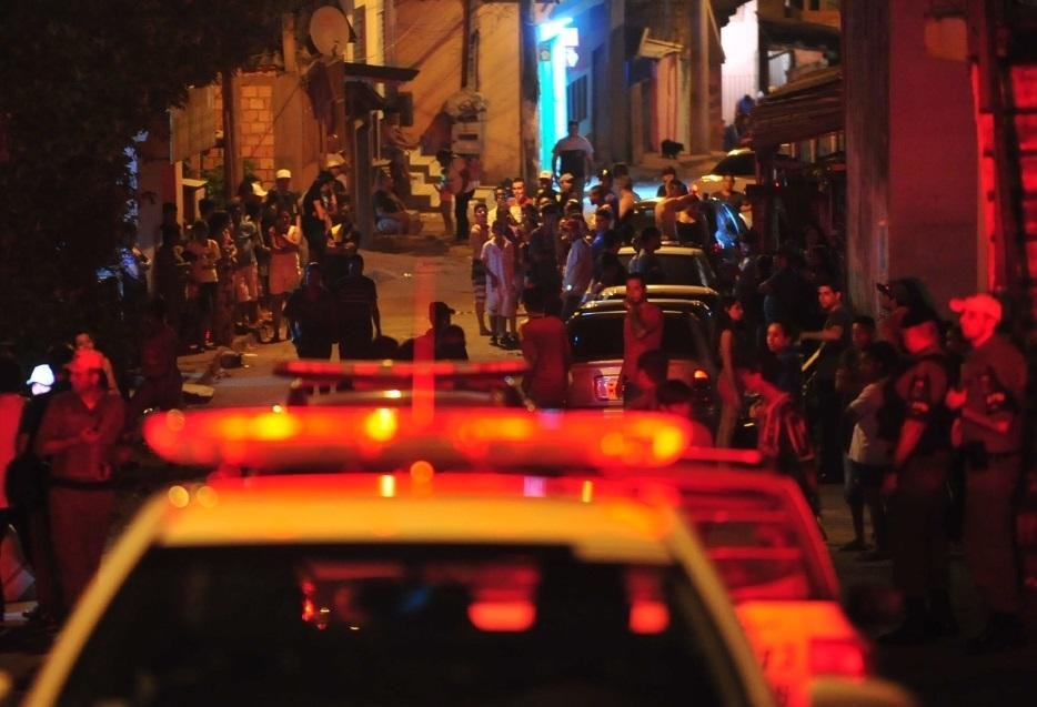 Grupo chegou disparando com armas de grosso calibre no bairro Bom Jesus