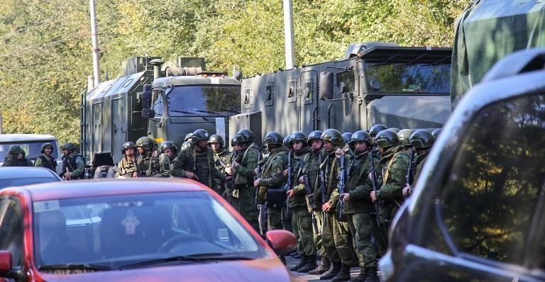 Aumenta para 18 n&uacute;mero de mortos em ataque na Crimeia	