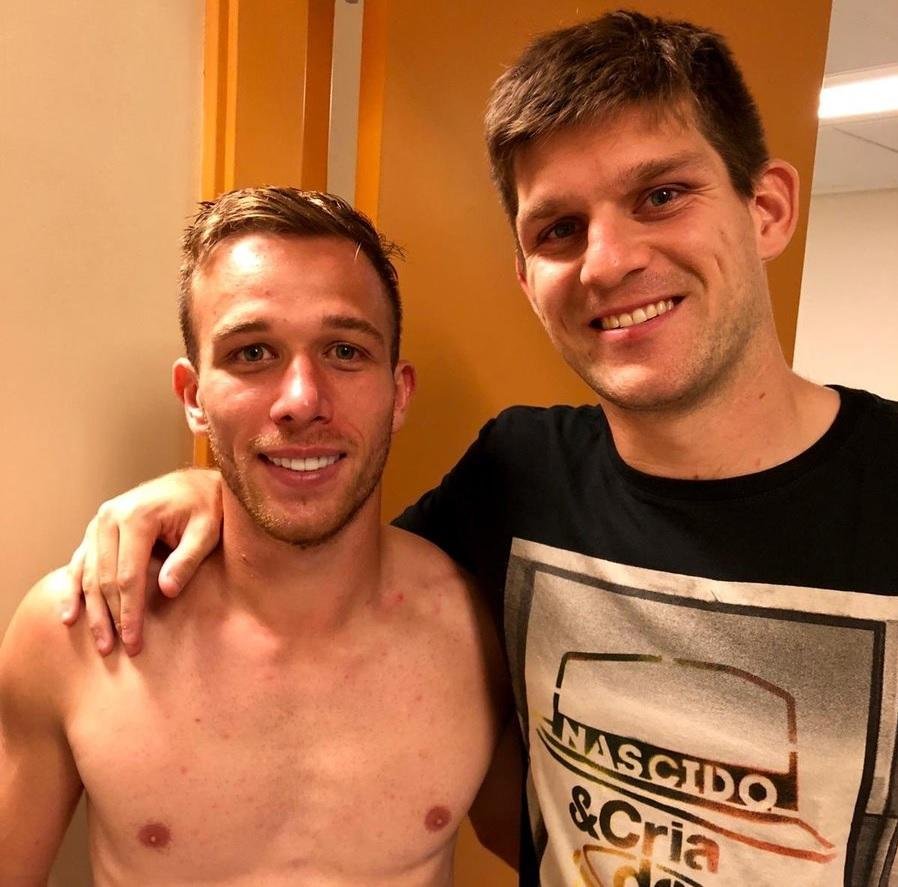 Arthur se encontrou com Kannemann ap&oacute;s amistoso entre Brasil e Argentina