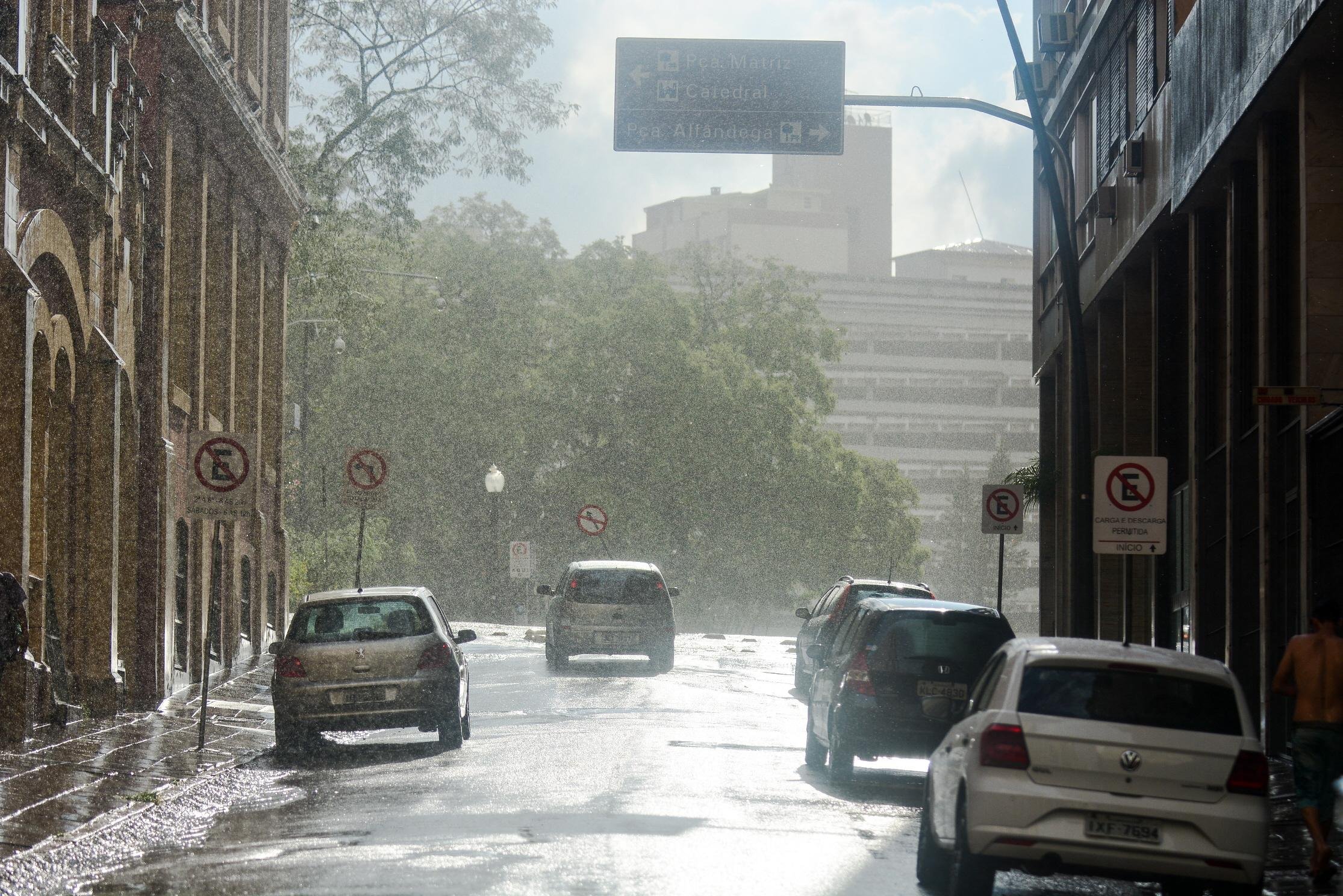 Chuva irregular se espalha pelo RS nesta quinta-feira