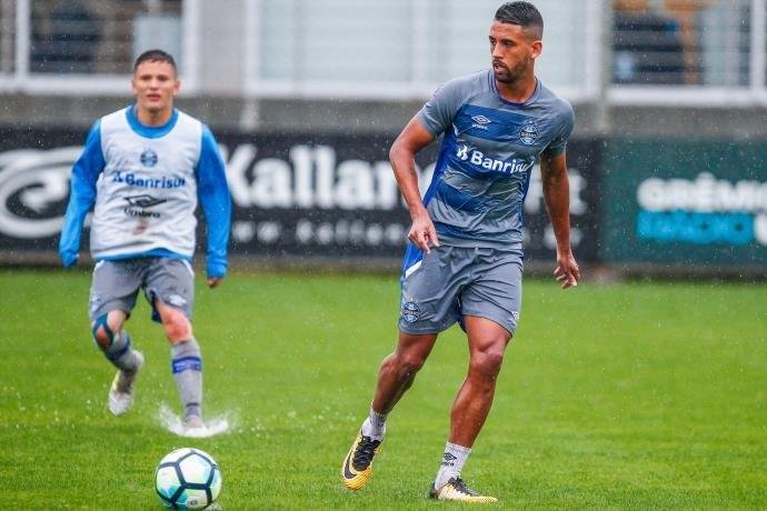 &lsquo;&Eacute; dif&iacute;cil retornar, a gente sabe que s&oacute; se ganha ritmo jogando&rsquo;, diz Michel