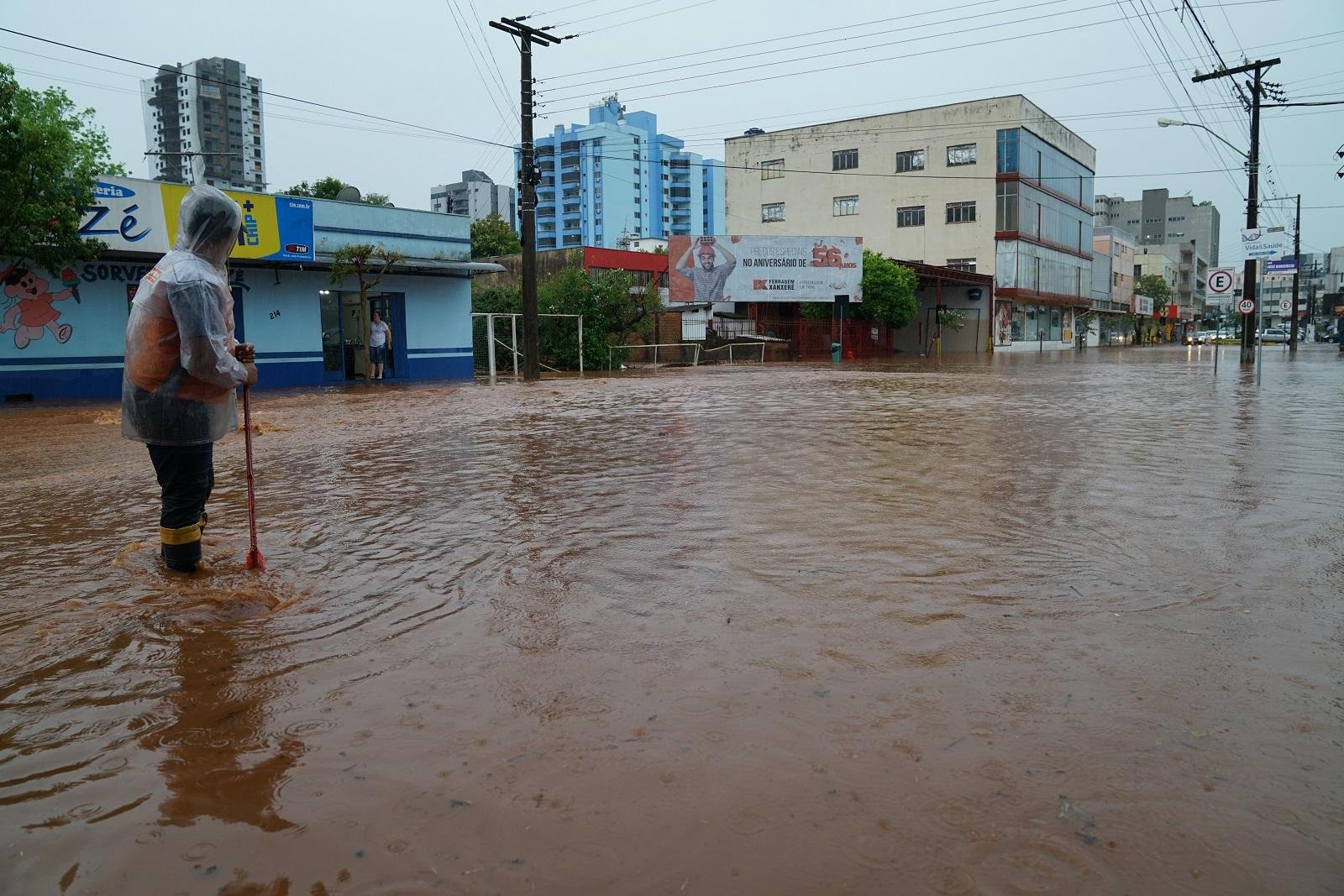 Alagamentos geraram transtornos de tr&acirc;nsito