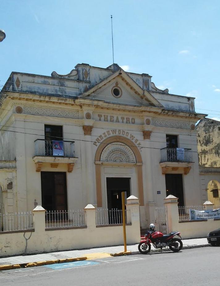 O teatro comemora 135 anos 