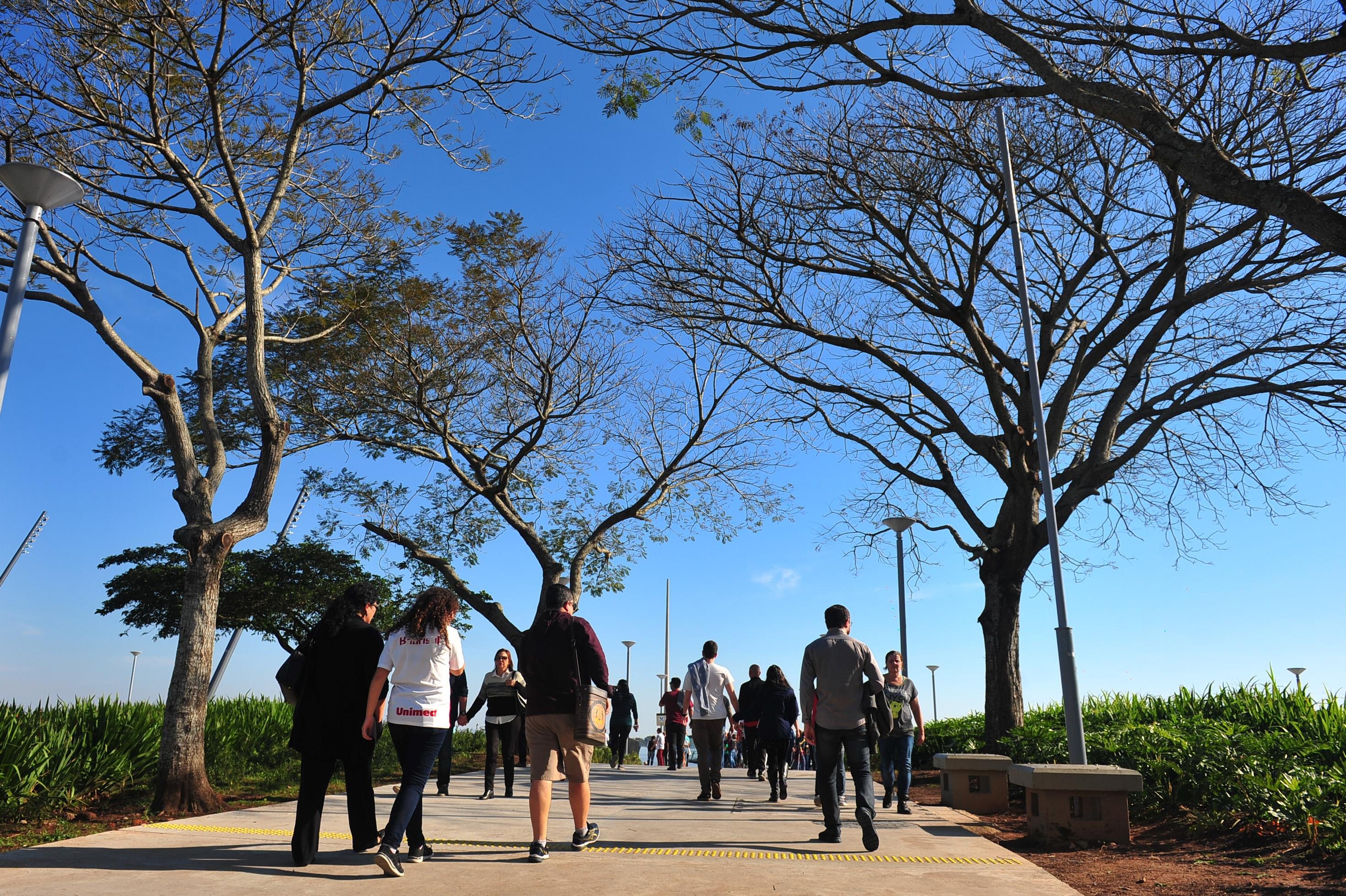 Porto Alegre ter&aacute; m&aacute;xima de 23&deg;C neste s&aacute;bado