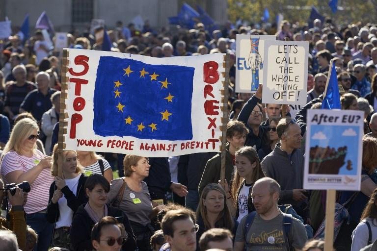 Brit&acirc;nicos protestam por novo referendo do Brexit