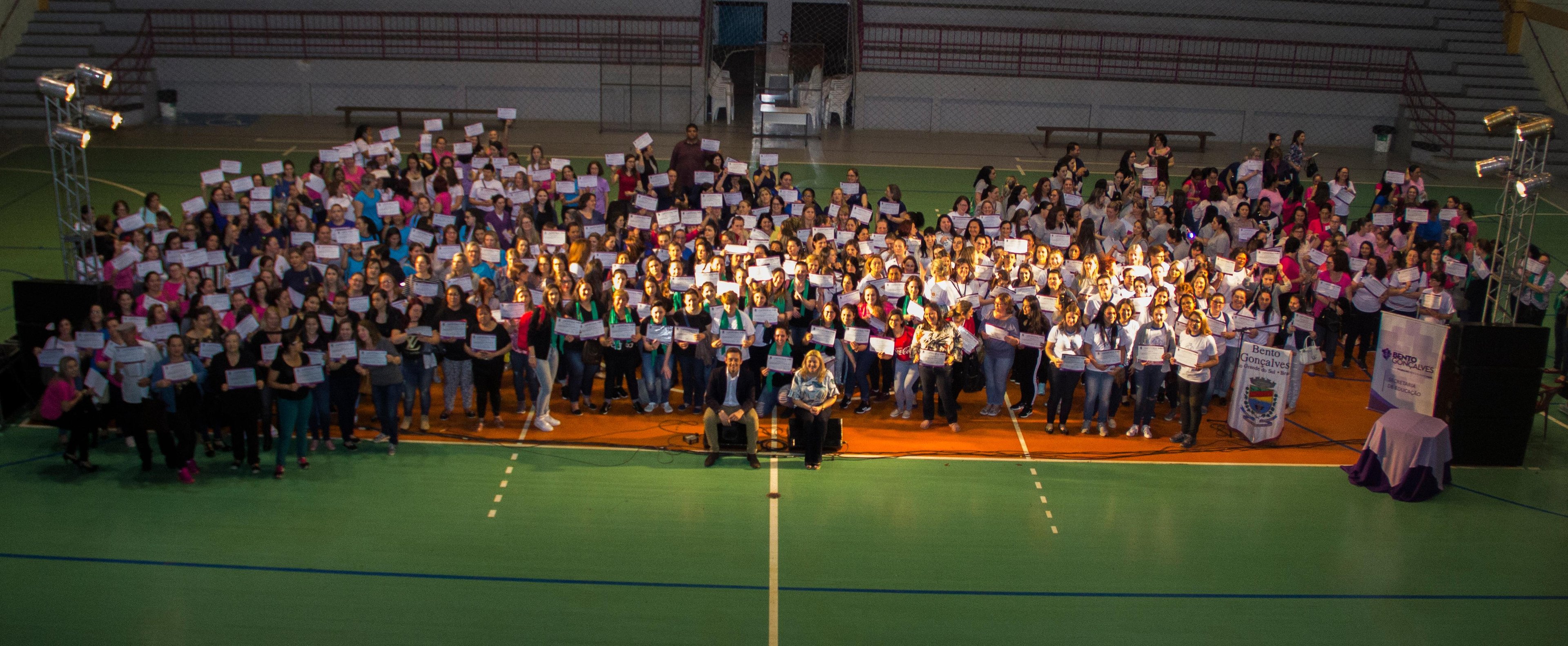 900 funcion&aacute;rios das 19 escolas infantis fizeram o treinamento