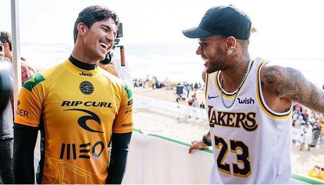 Neymar aproveitou a etapa de Peniche, em Portugal, para encontrar o amigo Gabriel Medina