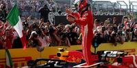 Kimi Raikkonen vence GP dos EUA de F1 e adia título de Lewis Hamilton 