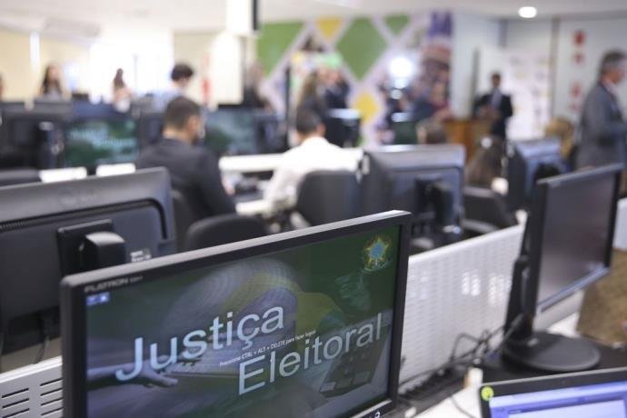 Processo foi aberto pela PGR para investigar a "exist&ecirc;ncia de eventual utiliza&ccedil;&atilde;o de esquema profissional por parte das campanhas"	