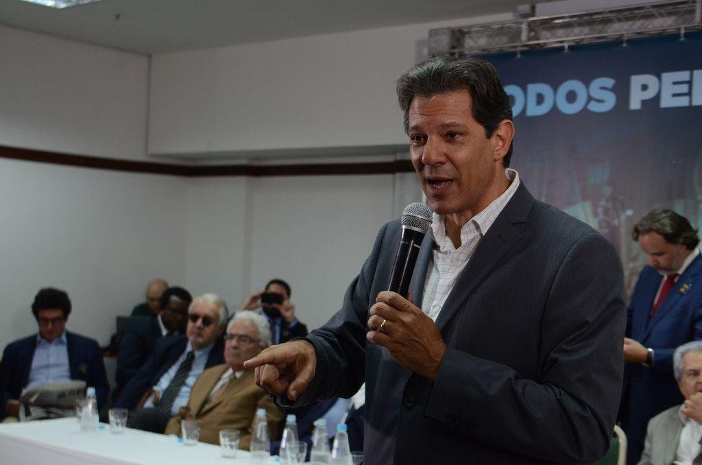 Haddad chama general Mour&atilde;o de "torturador" durante sabatina no Rio