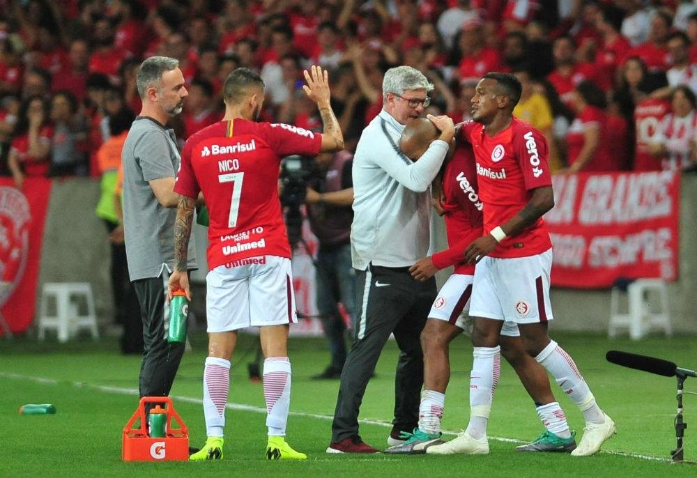 Odair promete conversar com a equipe para corrigir problemas apresentados contra o Santos