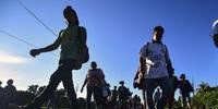 Mais de 7 mil migrantes atravessam países rumo aos Estados Unidos