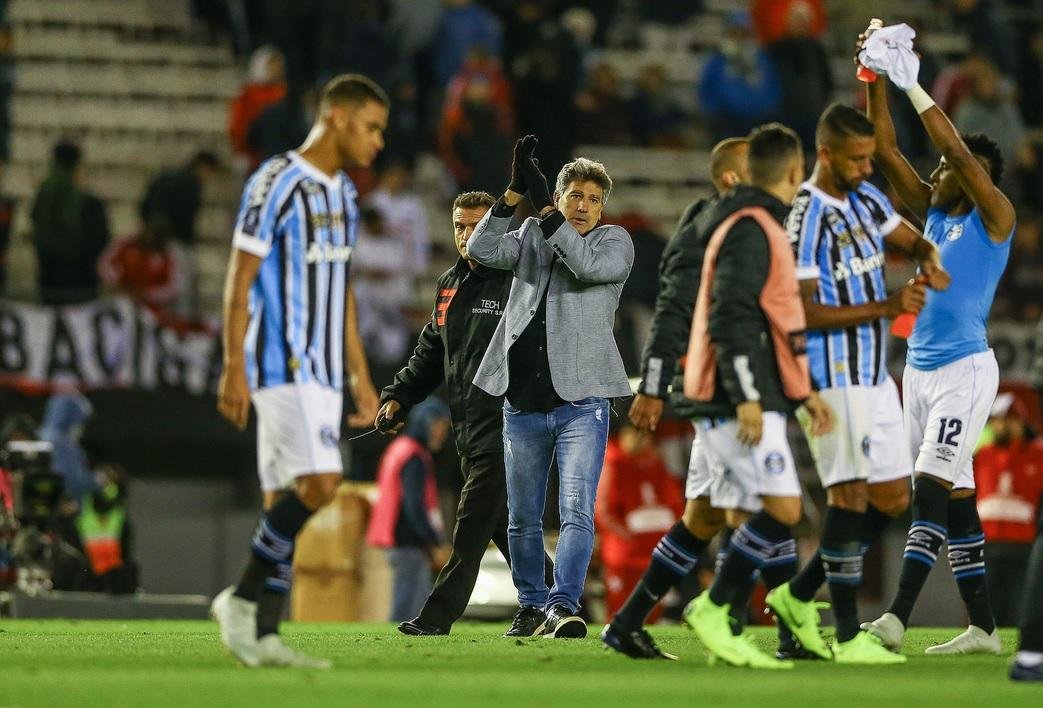 T&eacute;cnico exaltou atua&ccedil;&atilde;o quase perfeita e grupo "competitivo" do Gr&ecirc;mio