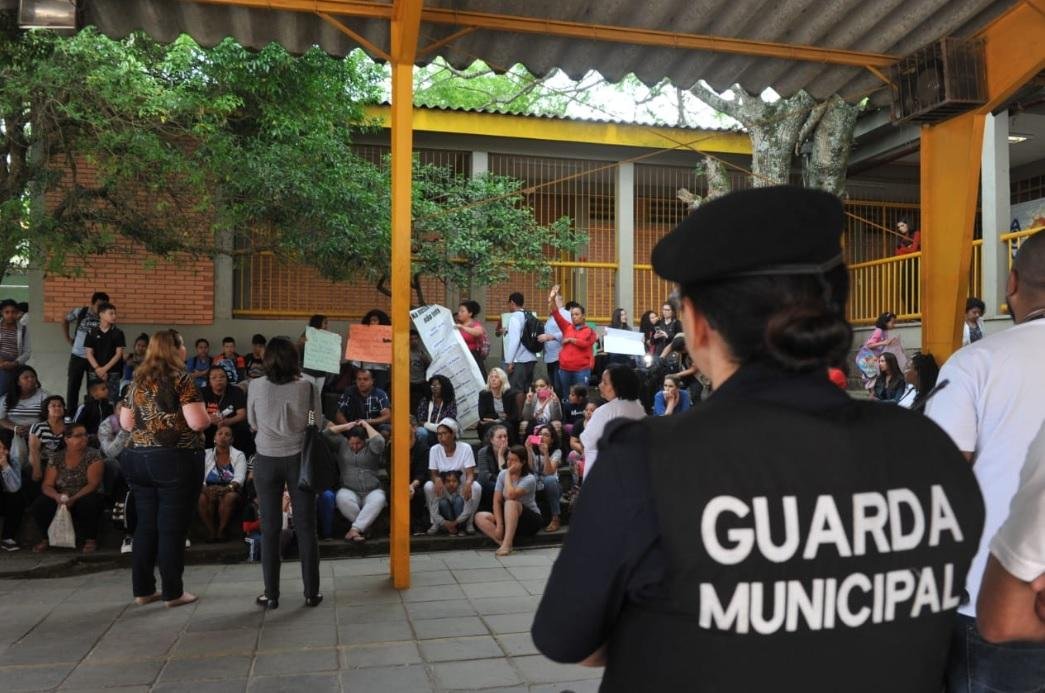 Reuni&atilde;o na Escola Municipal Afonso Guerreiro Lima