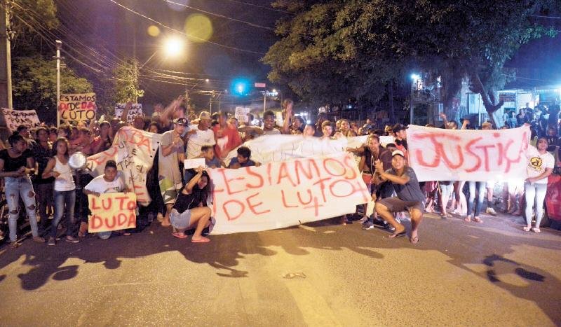 Mobiliza&ccedil;&atilde;o por Eduarda de Mello bloqueou cruzamento na zona Norte da Capital