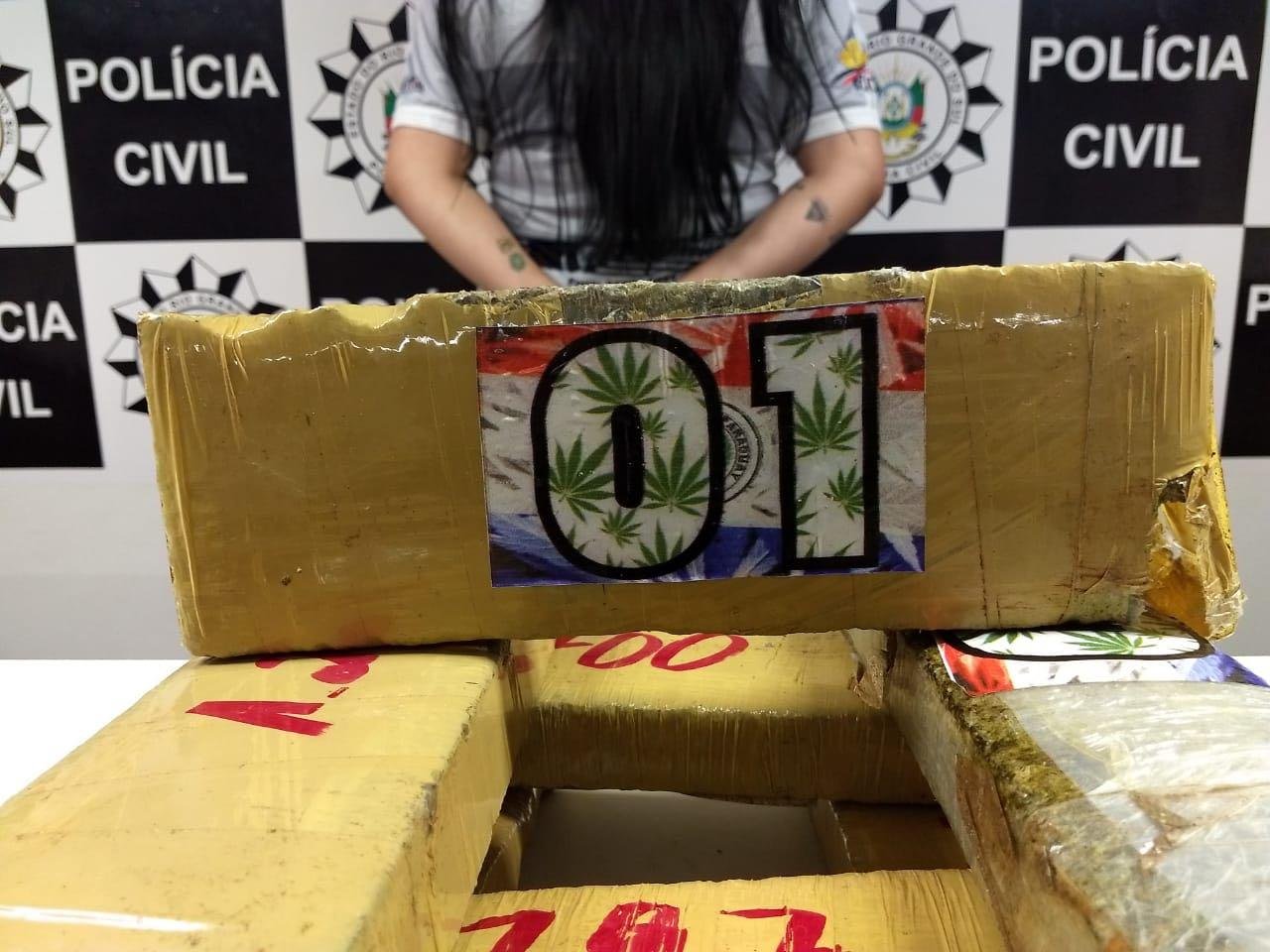 Mulher foi presa dentro de um apartamento no bairro Mathias Velho, em Canoas