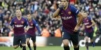 Barcelona goleou o tradicional adversário com três gols de Suárez