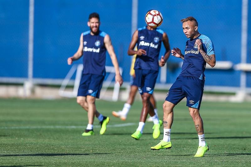 Everton treinou normalmente nesta segunda-feira