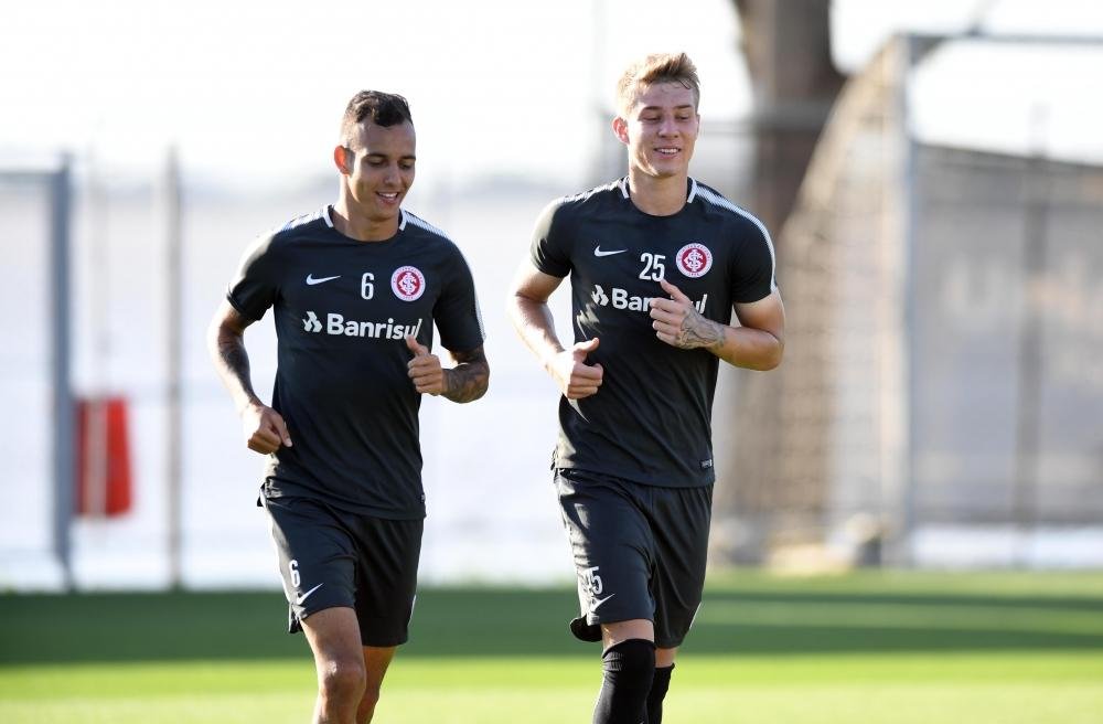 Lateral aguarda trope&ccedil;o do Palmeiras para Inter se reaproximar