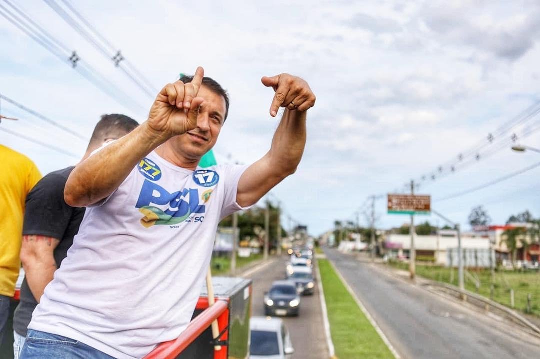 Comandante Mois&eacute;s, do PSL, &eacute; eleito governador de Santa Catarina