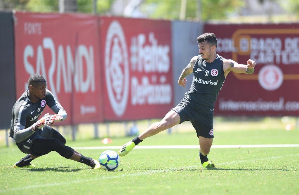 Zeca &eacute; uma das op&ccedil;&otilde;es para substituir Eden&iacute;lson ou Dourado no meio de campo