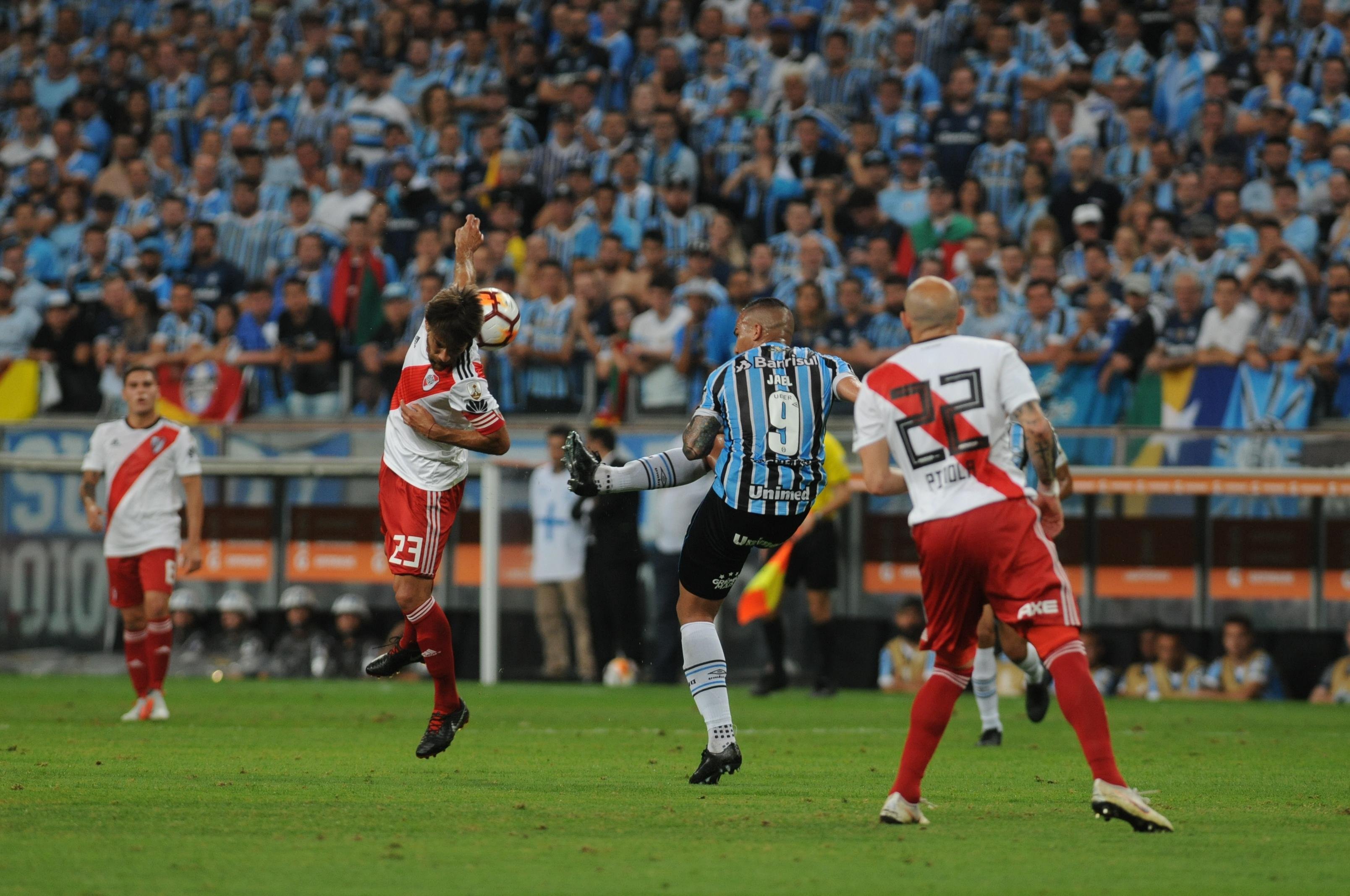Centroavante lamenta "VAR" s&oacute; para um lado que definiu elimina&ccedil;&atilde;o do Gr&ecirc;mio