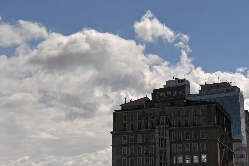 Porto Alegre ter&aacute; chuva, mas o sol aparece durante esta quinta-feira
