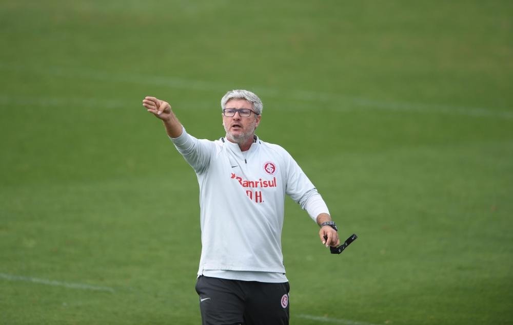 Odair colocou Juan Alano e Gabriel Dias como titulares no treino desta quinta