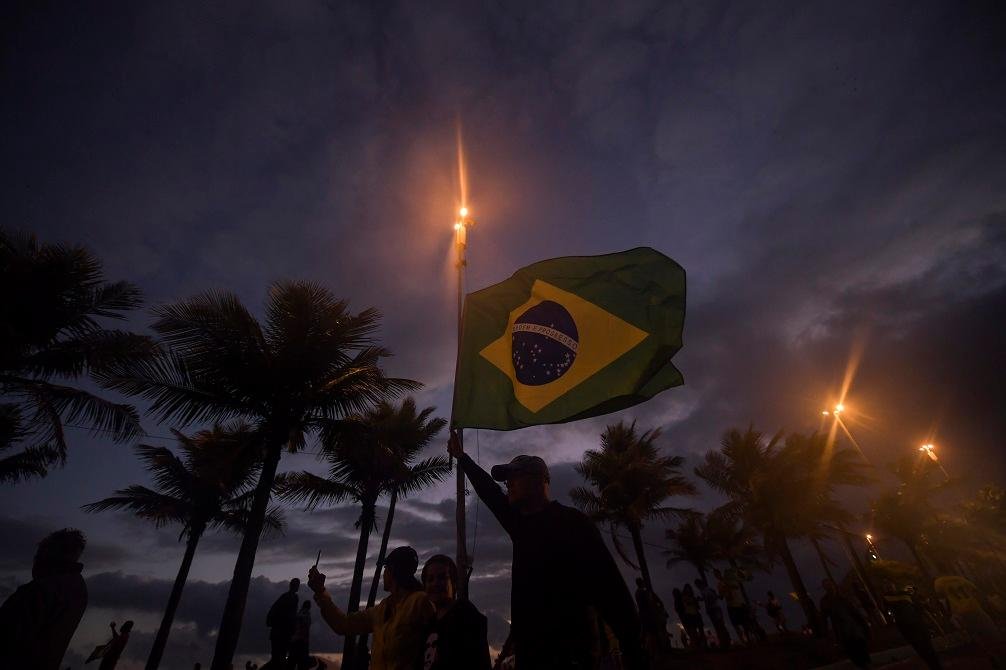 Bloco europeu teme acenos contr&aacute;rios ao bloco latino-americano e discurso militarista do presidente eleito