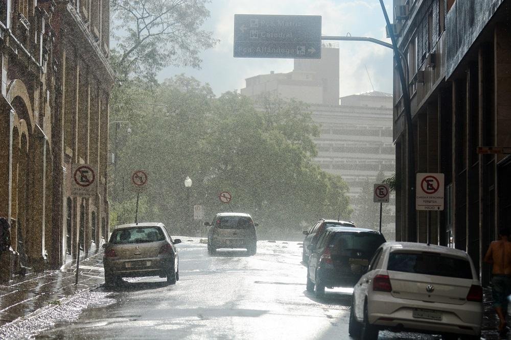 Porto Alegre ter&aacute; chuva e sol neste s&aacute;bado