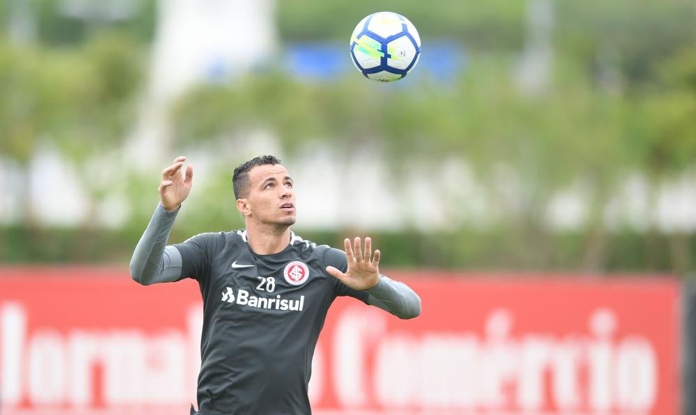 Dami&atilde;o dever ser titular no domingo
