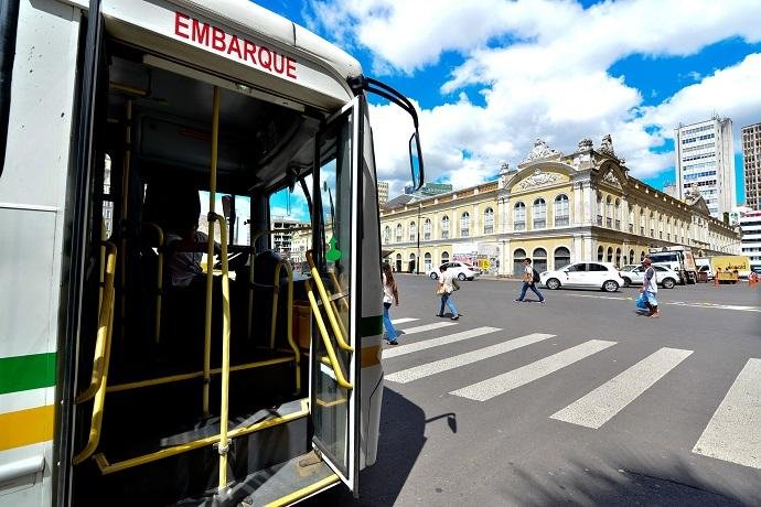 Porto Alegre tem atendimento de &ocirc;nibus refor&ccedil;ado para as provas do Enem