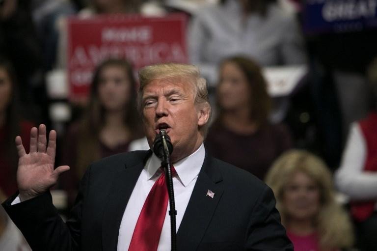 Em ato republicano, alguns apoiadores vestiam camisetas com a frase "Negros por Trump"
