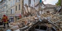 Oito pessoas estão desaparecidas após desabamento de prédios na França