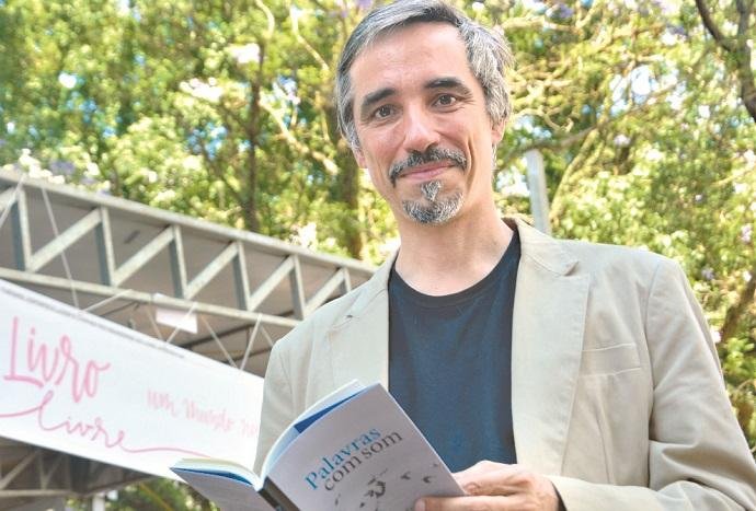 Gon&ccedil;alo Ferraz lan&ccedil;a &ldquo;Palavras com Som&rdquo; na Feira do Livro