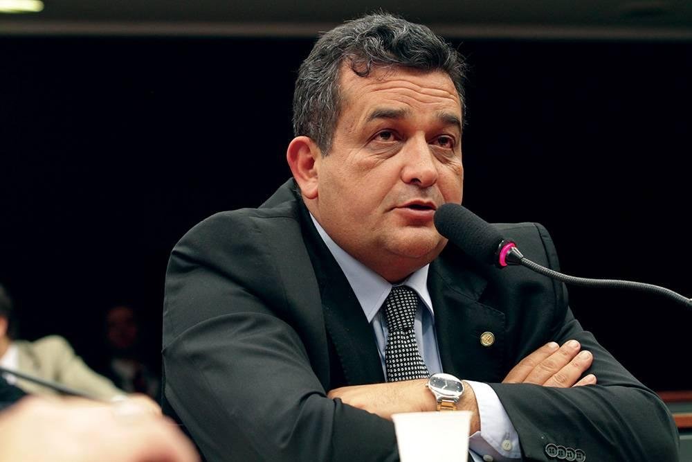 M&aacute;rcio Junqueira dever&aacute; usar tornozeleira eletr&ocirc;nica e ter&aacute; de ficar em casa durante a noite