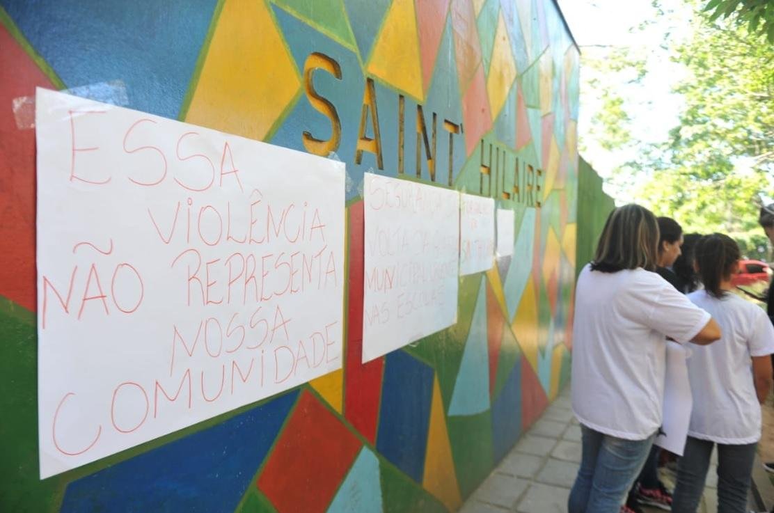 Manifesta&ccedil;&otilde;es foram realizadas na Escola Saint Hilaire nesta quinta