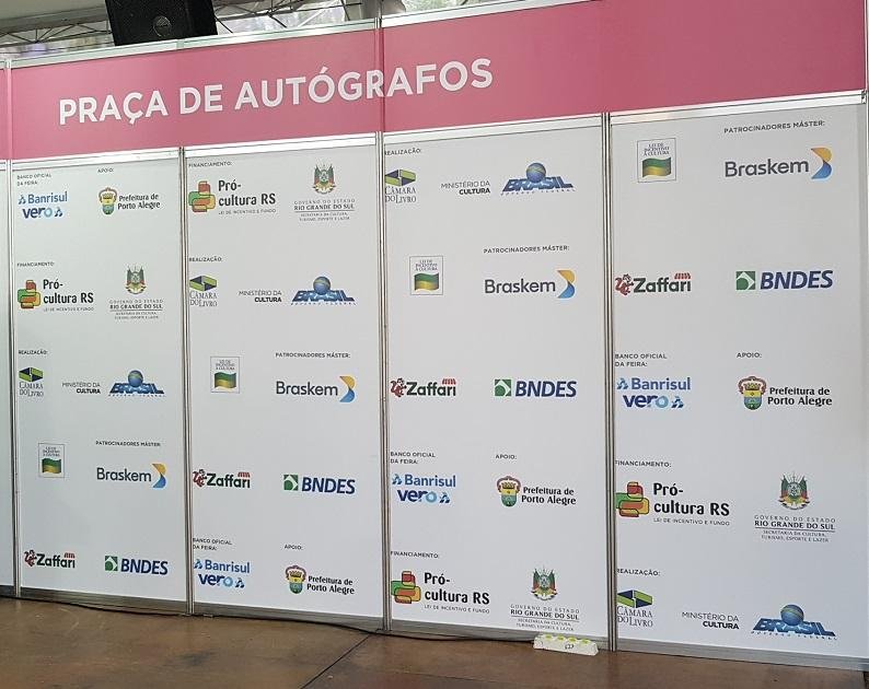 Mais de 40 sess&otilde;es de aut&oacute;grafos marcam a sexta na Feira do Livro